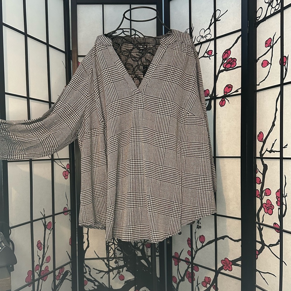 Torrid Black and White Harper pullover Blouse
